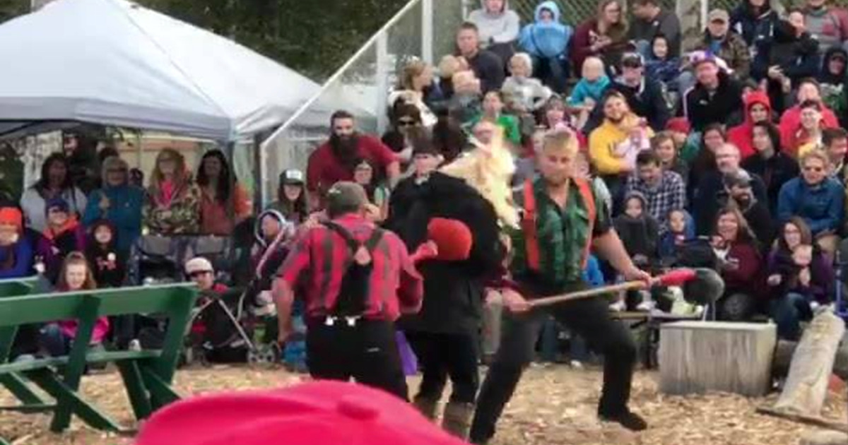 Lumber Jack Show at the“Alaska State Fair” Politadick